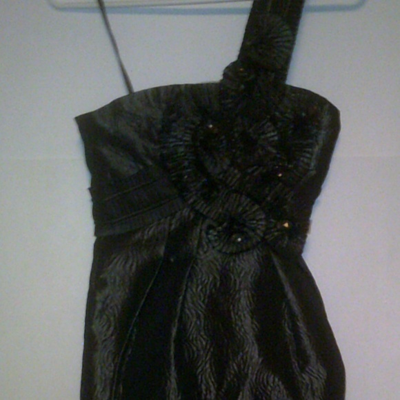 Chrome Fashion Dress with shoulder flower decals - Picture 1 of 4